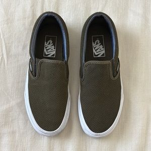 vans classic slip on.